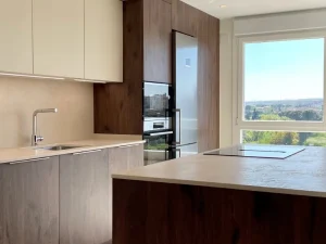 reforma de cocina con ventanal