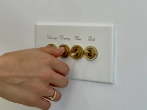 reforma de pared con interruptores