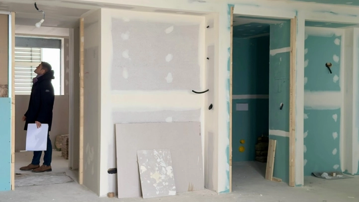 sala con paredes reformadas